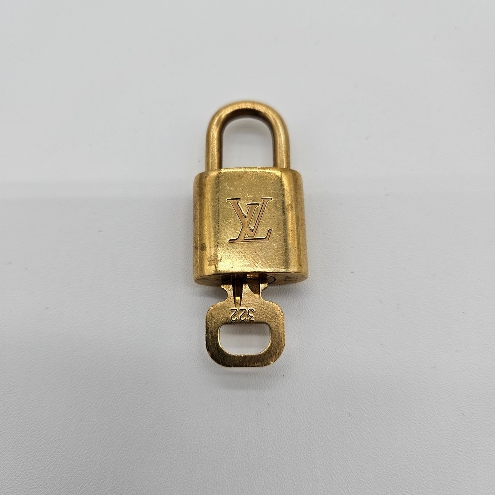 💯 Authentic Louis Vuitton Lock and Key # 322